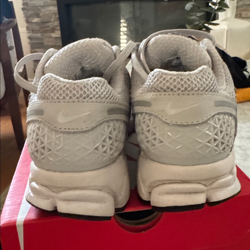Nike Vomero 5 Vast Grey black sail Running Shoes womens 7.5 - Picture 7 of 8